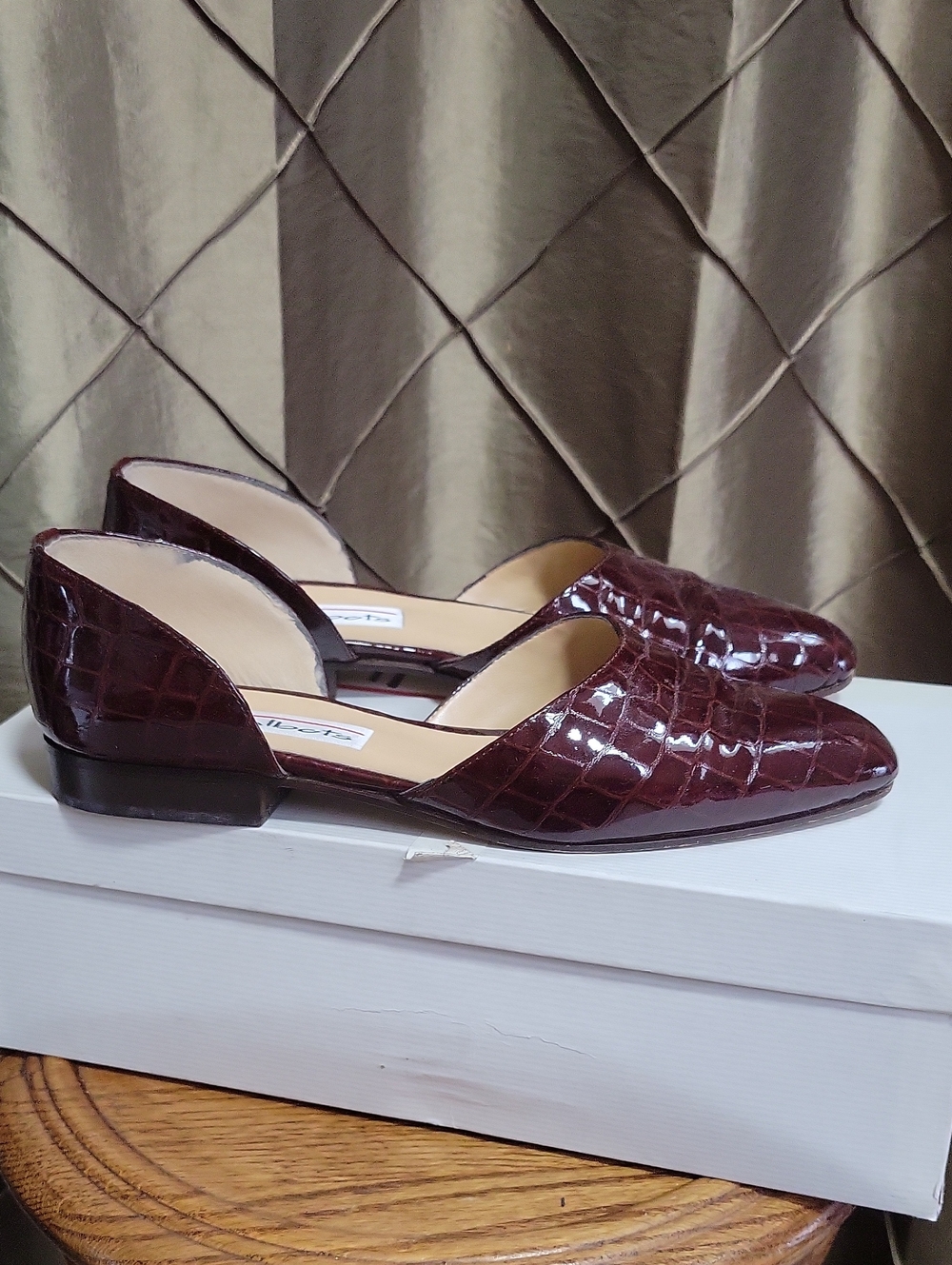 VGUC- Talbots Leather Moc Croc Flats